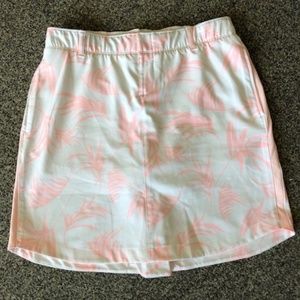 Under Armour White Golf/Tennis Skort With Light Pink Leaf Pattern Size 4